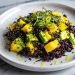 Salade de Riz Noir avec Mangue, Avocat et Ciboulette