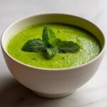 Soupe froide de courgettes à la menthe