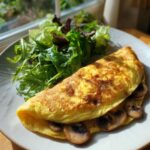 Omelette aux champignons et salade verte